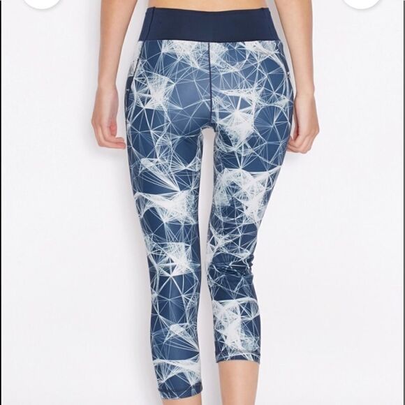 ADIDAS Climalite Capris Size Medium - Picture 9 of 9